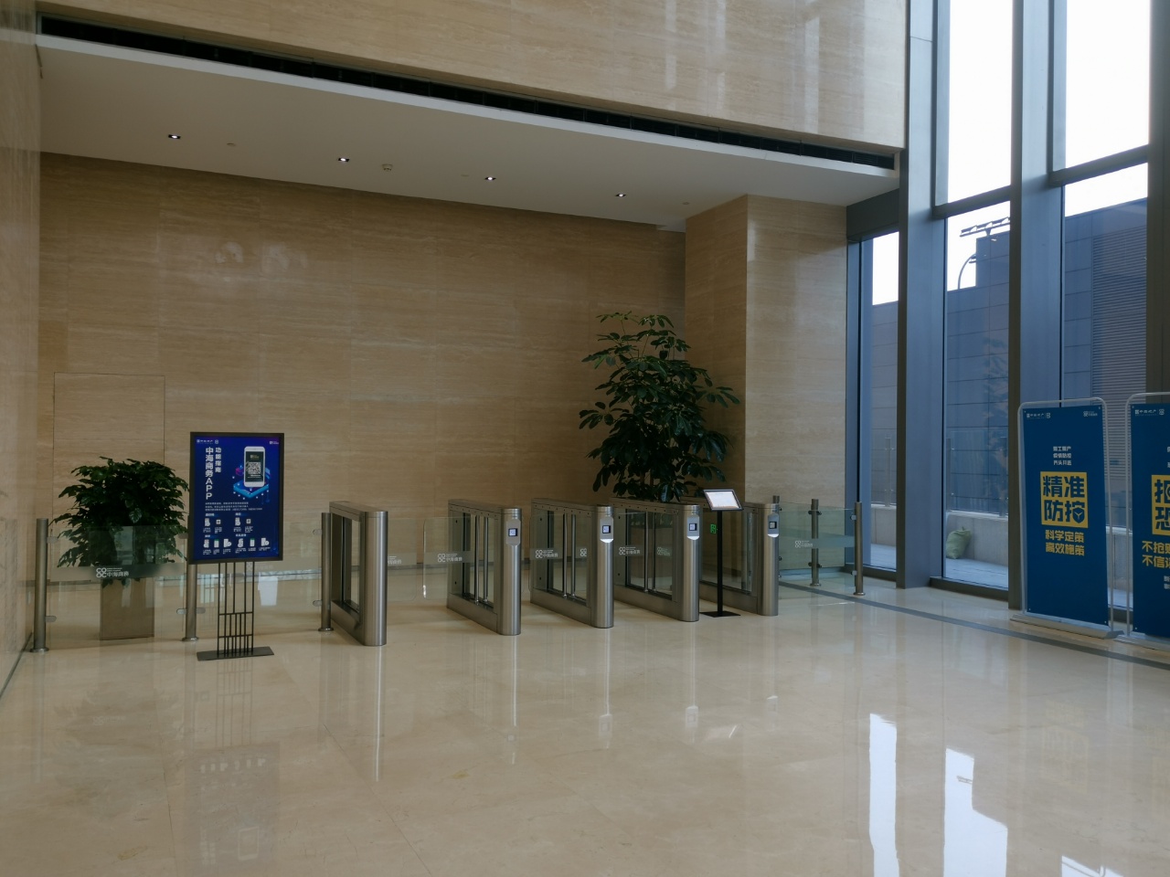 中海国际中心大堂闸机